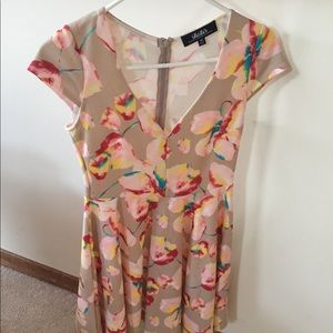 Sweet floral dress - LuLu’s EUC